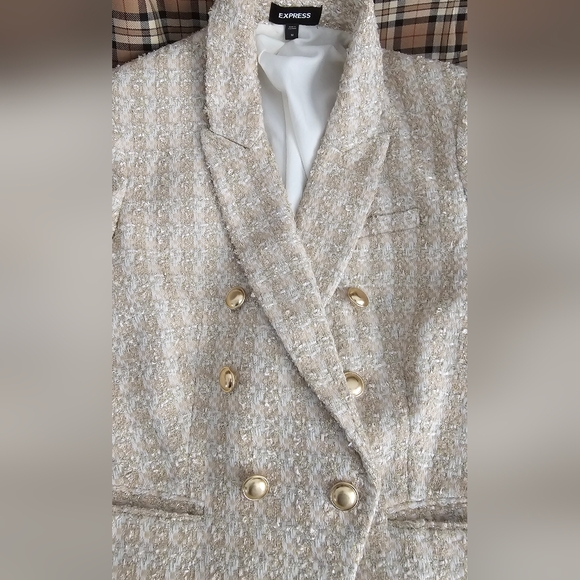 Blazer and Short suit - Picture 5 of 6